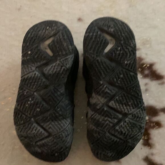 Men’s Nike basketball kyrie sneakers. Size 7.5